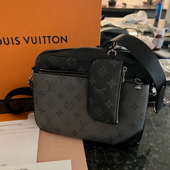 Louis Vuitton Monogram Over the Shoulder Bag - Picture 2 of 3